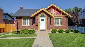 House (3 Bedrooms) | Front of property