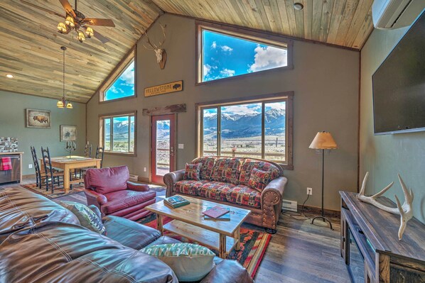 House (2 Bedrooms) | Interior - Mtn-view Cabin 40 Mi to Yellowstone Ntl Park! (Livingston)