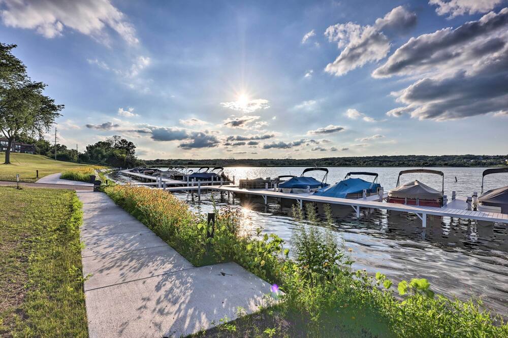 Interlaken Villa w/ Patio, Steps to Ridge Resort! - Walworth, WI