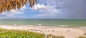 Jensen Beach Home: Walk to Beach Access!