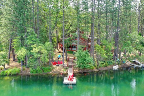 Game Room! Group Lake House, 25 Mi to Yosemite