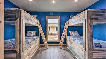 House (5 Bedrooms) | Interior