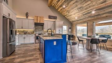 House (5 Bedrooms) | Interior