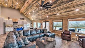 House (5 Bedrooms) | Interior