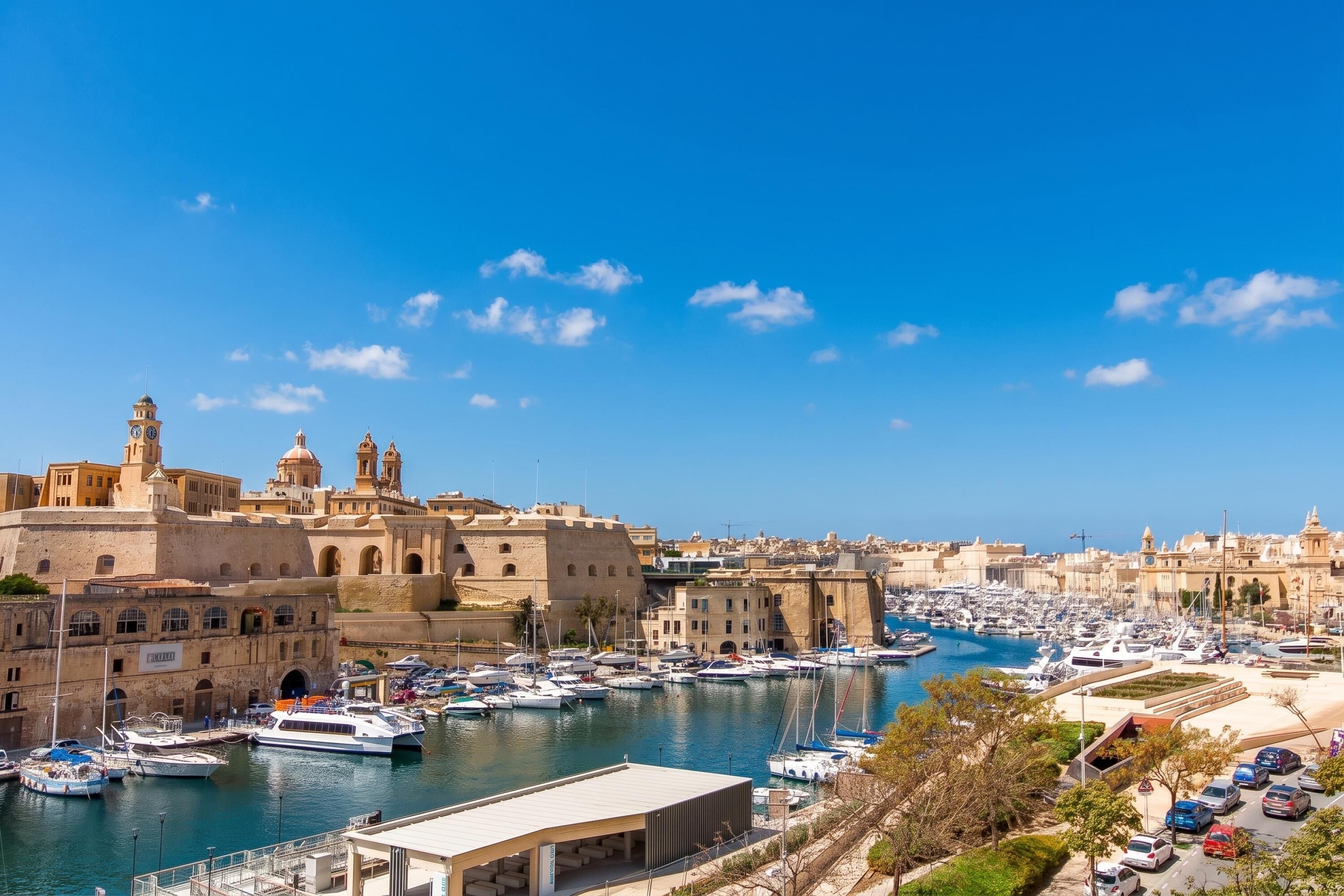 Perhepientalo, 3 makuuhuonetta, 2 kylpyhuonetta (Bougainvillea Breeze & Marina View) | Huvivenesatama
