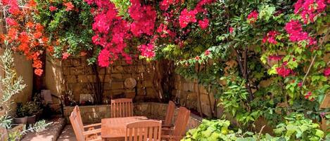 Family Townhome, 3 Bedrooms, 2 Bathrooms (Bougainvillea Breeze & Marina View) | Outdoor dining