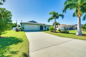 House (3 Bedrooms) | Interior - Modern Home w/ Peloton Bike & Grill in Cape Coral! (Cape Coral)