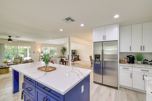 6 Mi to Lookout Mountain: Scottsdale Home w/ Grill