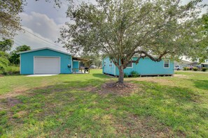 House (2 Bedrooms) | Interior - Newly Renovated Rockport Cottage 4 mil Beach (Rockport)