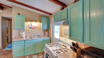House (2 Bedrooms) | Interior