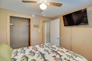 House (2 Bedrooms) | Interior - Newly Renovated Rockport Cottage 4 mil Beach (Rockport)