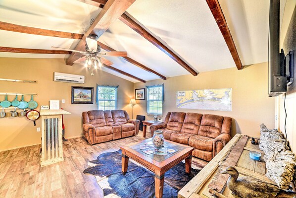 House (2 Bedrooms) | Interior - 4 Mi to Beach & Fishing: Rockport Cottage w/ Deck! (Rockport)