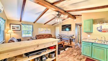 House (2 Bedrooms) | Interior