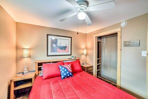 House (2 Bedrooms) | Interior - 4 Mi to Beach & Fishing: Rockport Cottage w/ Deck! (Rockport)