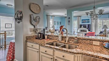 House (5 Bedrooms) | Interior