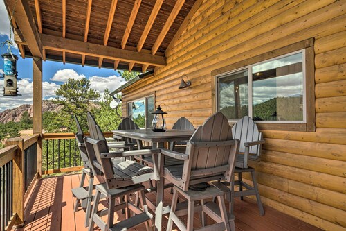 Cripple Creek Mountain Getaway w/ Hot Tub & Views!