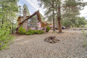 Interior - Fire Pit & Wraparound Porch: Munds Park Cabin! (Munds Park)