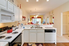 Apartment (2 Bedrooms) | Interior - Cozy Condo w/ Golf Course View: 4 Mi to Shore! (Myrtle Beach)