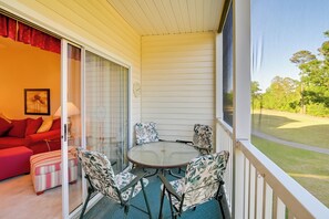 Apartment (2 Bedrooms) | Interior - Cozy Condo w/ Golf Course View: 4 Mi to Shore! (Myrtle Beach)