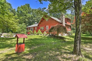 Interior - Hike + Ski: Log Cabin in East Stroudsburg! (East Stroudsburg)