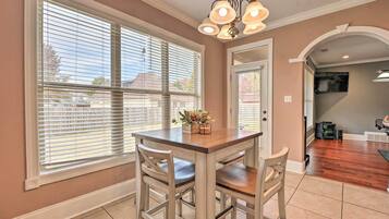 House (5 Bedrooms) | Interior