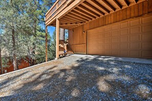 Exterior - Pine Mountain Club Cottage W/wraparound Deck! (Pine Mountain Club)