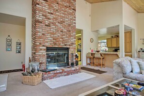 Interior - Pine Mountain Club Cottage W/wraparound Deck! (Pine Mountain Club)