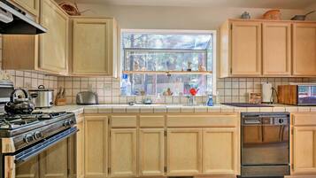 Microwave, oven, stovetop, blender