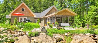 Waterfront Great Pond Cottage w/ Hot Tub & Deck!