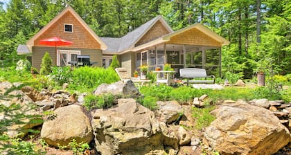 Waterfront Great Pond Cottage w/ Hot Tub & Deck!