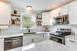 House (2 Bedrooms) | Interior