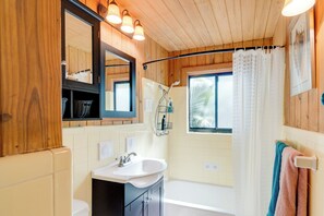 House (1 Bedroom) | Interior - 2 Mi to Riverwalk: Palmetto Gem w/ Fire Pit & BBQ (Palmetto)