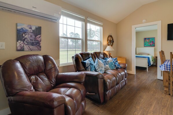 House (2 Bedrooms) | Interior