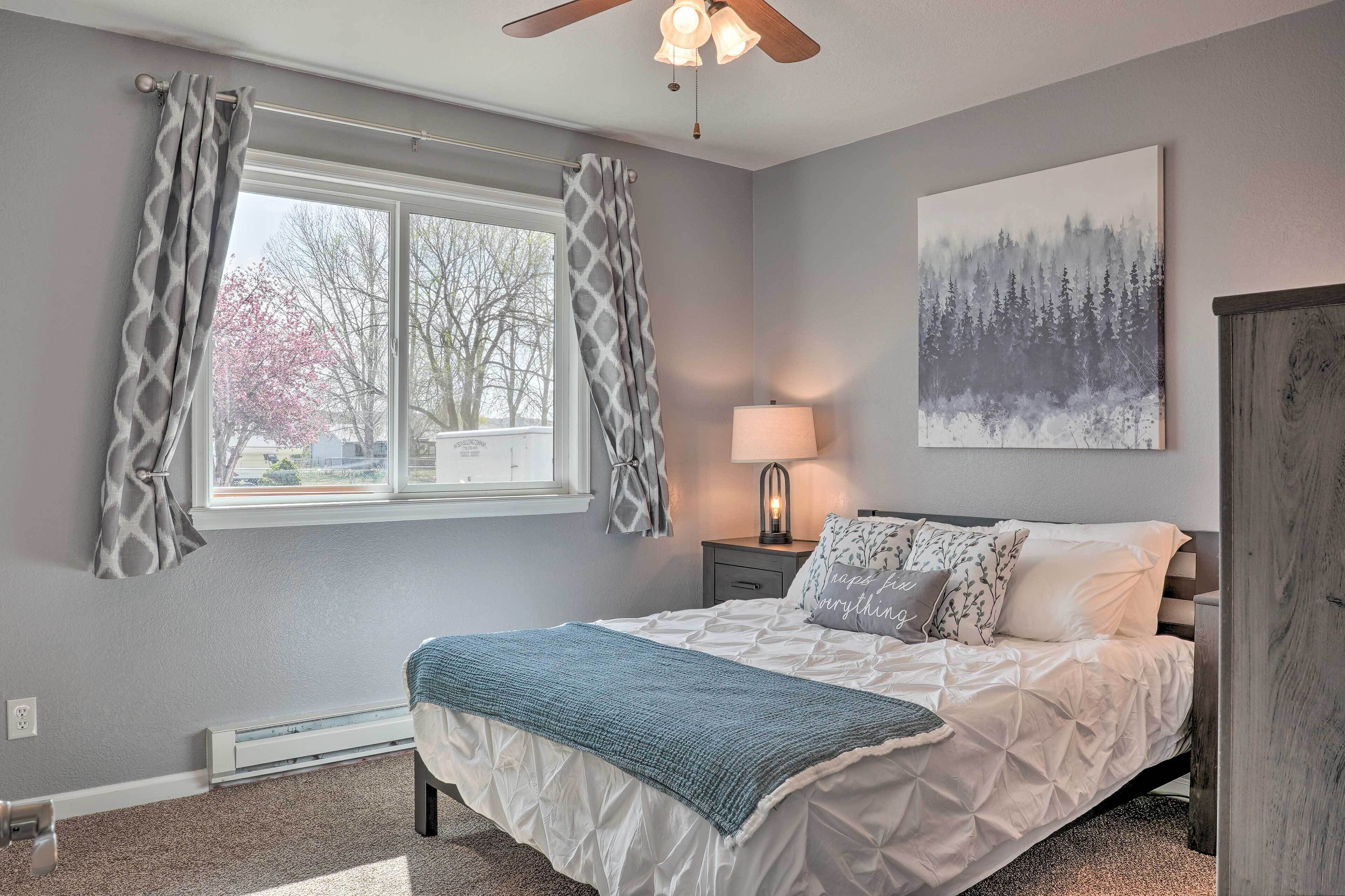 3 bedrooms, iron/ironing board, bed sheets