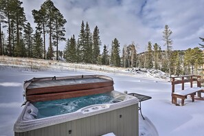 Outdoor spa tub - Spacious Home w/ Hot Tub, 3 Mi to Deer Mtn (Lead)