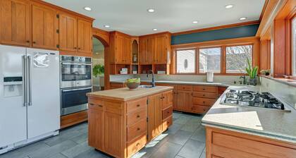 Large Home w/ Indoor Basketball Court + Game Room!