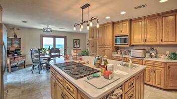 House (3 Bedrooms) | Dapur peribadi | Ketuhar gelombang mikro, ketuhar, dapur, mesin basuh pinggan mangkuk