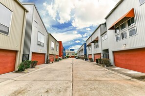 Apartment (2 Bedrooms) | Interior - Modern Houston Townhome: 5 Miles to Downtown! (Houston)