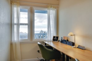 House (2 Bedrooms) | Interior - Hot Tub + Ocean Views: Spacious Irish Beach Home! (Manchester)