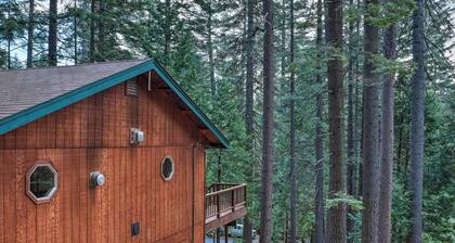 4 Mi to Big Tree State Park: Serene Cabin w/ Deck