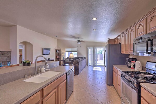 Microondas, horno, placa de cocina, lavavajillas