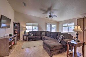 Flat-screen TV, fireplace, DVD player, books - Inviting Retreat w/ Patio < 1 Mi to Colorado River (Bullhead City)