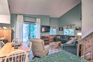 Apartment (2 Bedrooms) | Interior - Slopeside Condo w/ Balcony & Ski Hill Views! (Nellysford)