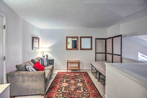 Apartment (2 Bedrooms) | Interior - Slopeside Condo w/ Balcony & Ski Hill Views! (Nellysford)