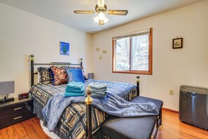 House (3 Bedrooms) | Interior - Fire Pit & Gas Grill: Charming Poconos Abode! (Bushkill)