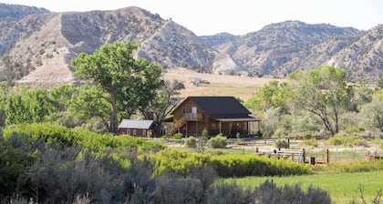 Cozy Henrieville Cabin: 18 Mi to Bryce Canyon NP!