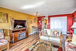 Apartment (1 Bedroom) | Interior - 1 Block to Ocean Shore: Condo in Myrtle Beach! (Myrtle Beach)