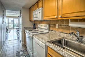 Apartment (1 Bedroom) | Interior - 1 Block to Ocean Shore: Condo in Myrtle Beach! (Myrtle Beach)