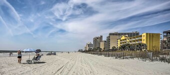 1 Block to Ocean Shore: Condo in Myrtle Beach!