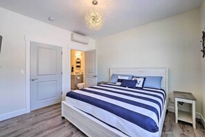 Interior - Bright La Conner Getaway w/ Mountain Views! (La Conner)